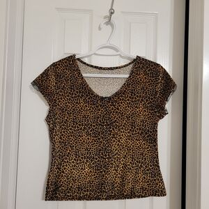 Leopard Print V-Neck Short Sleeve Top